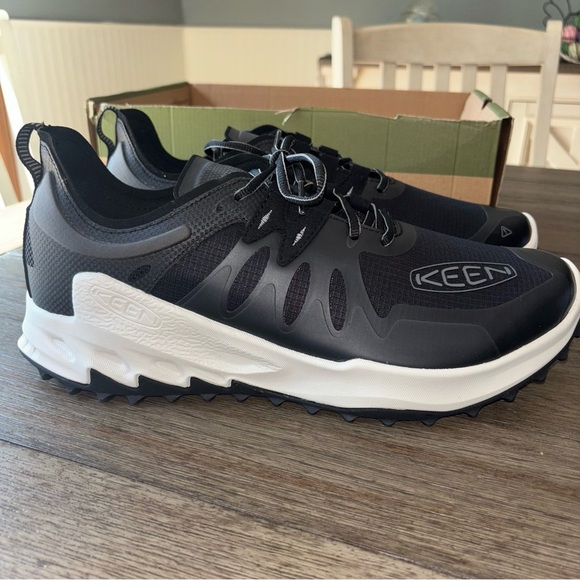 Keen Black and White Trail Sneakers Sz 14 NEW - Picture 9 of 13